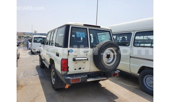 اشتري Imported Toyota Land Cruiser أبيض سيارة في Import - Dubai في الصومال اشتري Imported Toyota Land Cruiser أبيض سيارة في Import - Dubai في الصومال