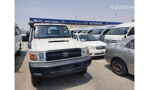 اشتري Imported Toyota Land Cruiser أبيض سيارة في Import - Dubai في الصومال اشتري Imported Toyota Land Cruiser أبيض سيارة في Import - Dubai في الصومال
