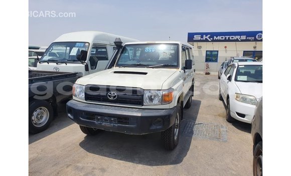 اشتري Imported Toyota Land Cruiser أبيض سيارة في Import - Dubai في الصومال اشتري Imported Toyota Land Cruiser أبيض سيارة في Import - Dubai في الصومال