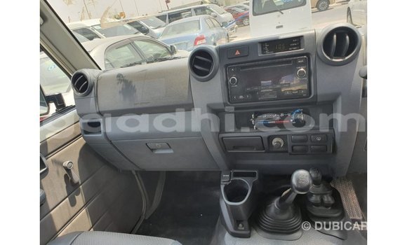 اشتري Imported Toyota Land Cruiser أبيض سيارة في Import - Dubai في الصومال اشتري Imported Toyota Land Cruiser أبيض سيارة في Import - Dubai في الصومال