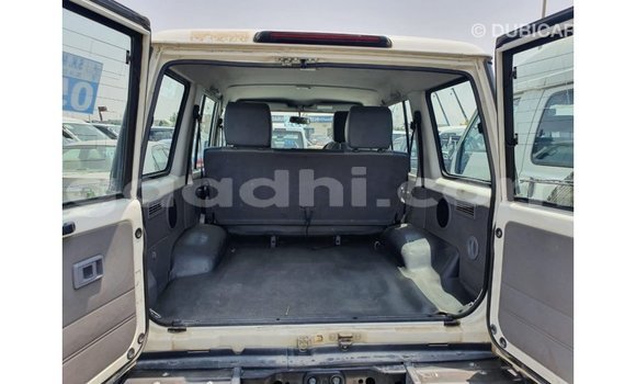 اشتري Imported Toyota Land Cruiser أبيض سيارة في Import - Dubai في الصومال اشتري Imported Toyota Land Cruiser أبيض سيارة في Import - Dubai في الصومال