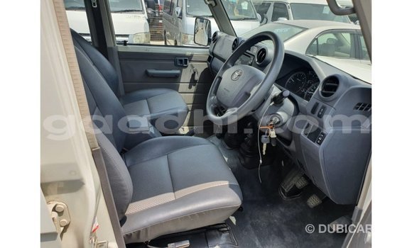 اشتري Imported Toyota Land Cruiser أبيض سيارة في Import - Dubai في الصومال اشتري Imported Toyota Land Cruiser أبيض سيارة في Import - Dubai في الصومال