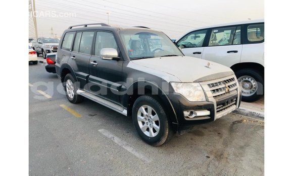 Nunua Imported Mitsubishi Pajero Nyeusi Gari ndani ya Import - Dubai nchini Somalia Nunua Imported Mitsubishi Pajero Nyeusi Gari ndani ya Import - Dubai nchini Somalia