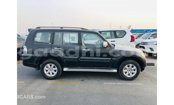 Nunua Imported Mitsubishi Pajero Nyeusi Gari ndani ya Import - Dubai nchini Somalia Nunua Imported Mitsubishi Pajero Nyeusi Gari ndani ya Import - Dubai nchini Somalia
