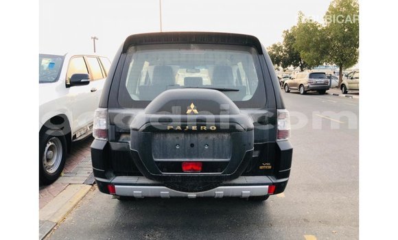 Nunua Imported Mitsubishi Pajero Nyeusi Gari ndani ya Import - Dubai nchini Somalia Nunua Imported Mitsubishi Pajero Nyeusi Gari ndani ya Import - Dubai nchini Somalia