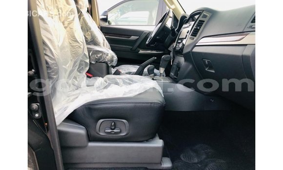 Nunua Imported Mitsubishi Pajero Nyeusi Gari ndani ya Import - Dubai nchini Somalia Nunua Imported Mitsubishi Pajero Nyeusi Gari ndani ya Import - Dubai nchini Somalia