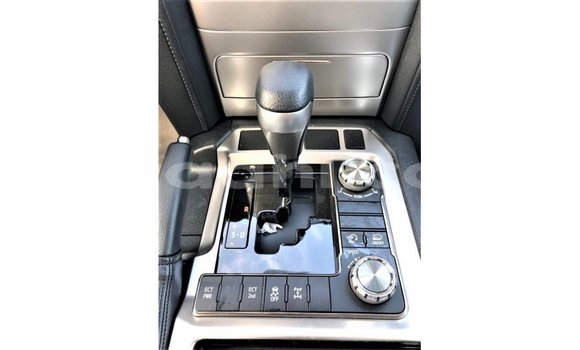 ይግዙ Imported Toyota Land Cruiser ሌላ መኪና በ Import - Dubai በ ሶማሊያ ይግዙ Imported Toyota Land Cruiser ሌላ መኪና በ Import - Dubai በ ሶማሊያ