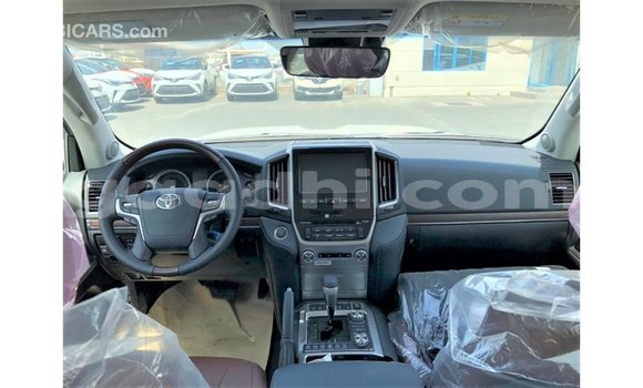 ይግዙ Imported Toyota Land Cruiser ነጭ መኪና በ Import - Dubai በ ሶማሊያ ይግዙ Imported Toyota Land Cruiser ነጭ መኪና በ Import - Dubai በ ሶማሊያ
