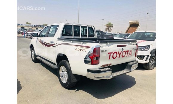 Acheter Import Voiture Toyota Hilux Blanc à Import - Dubai, Somalie Acheter Import Voiture Toyota Hilux Blanc à Import - Dubai, Somalie