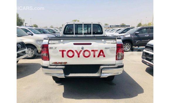 Acheter Import Voiture Toyota Hilux Blanc à Import - Dubai, Somalie Acheter Import Voiture Toyota Hilux Blanc à Import - Dubai, Somalie