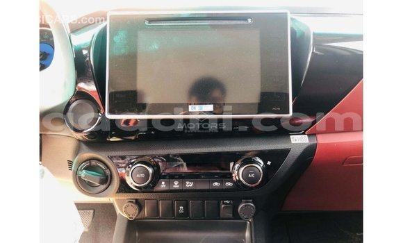 Acheter Import Voiture Toyota Hilux Blanc à Import - Dubai, Somalie Acheter Import Voiture Toyota Hilux Blanc à Import - Dubai, Somalie