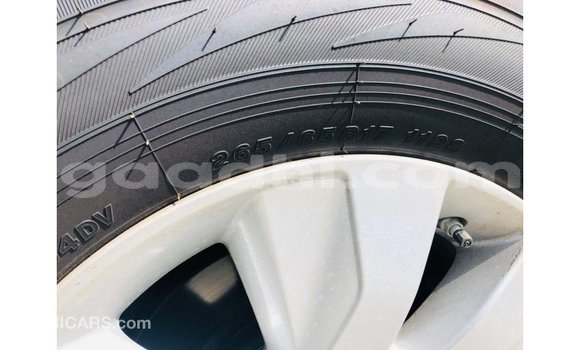 Acheter Import Voiture Toyota Hilux Blanc à Import - Dubai, Somalie Acheter Import Voiture Toyota Hilux Blanc à Import - Dubai, Somalie