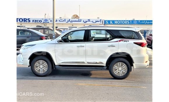 Nunua Imported Toyota Fortuner Nyeupe Gari ndani ya Import - Dubai nchini Somalia Nunua Imported Toyota Fortuner Nyeupe Gari ndani ya Import - Dubai nchini Somalia