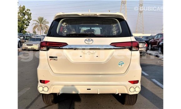Nunua Imported Toyota Fortuner Nyeupe Gari ndani ya Import - Dubai nchini Somalia Nunua Imported Toyota Fortuner Nyeupe Gari ndani ya Import - Dubai nchini Somalia