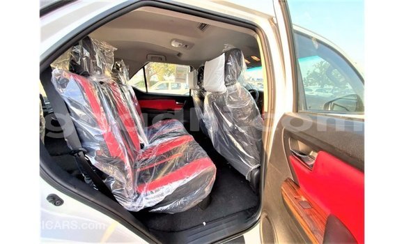 Nunua Imported Toyota Fortuner Nyeupe Gari ndani ya Import - Dubai nchini Somalia Nunua Imported Toyota Fortuner Nyeupe Gari ndani ya Import - Dubai nchini Somalia