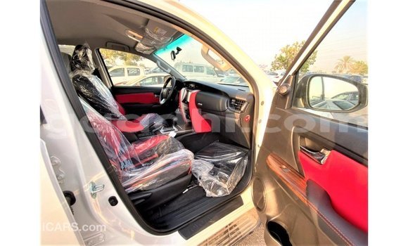 Nunua Imported Toyota Fortuner Nyeupe Gari ndani ya Import - Dubai nchini Somalia Nunua Imported Toyota Fortuner Nyeupe Gari ndani ya Import - Dubai nchini Somalia
