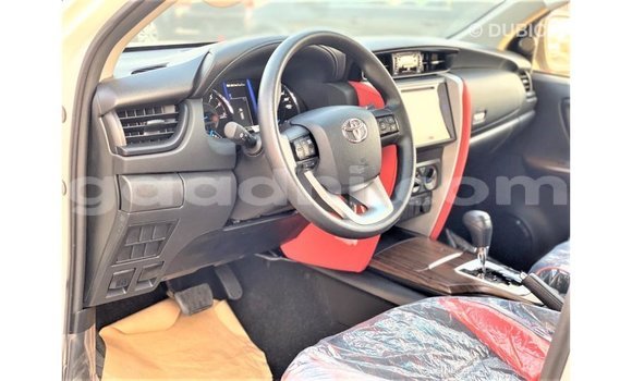 Nunua Imported Toyota Fortuner Nyeupe Gari ndani ya Import - Dubai nchini Somalia Nunua Imported Toyota Fortuner Nyeupe Gari ndani ya Import - Dubai nchini Somalia