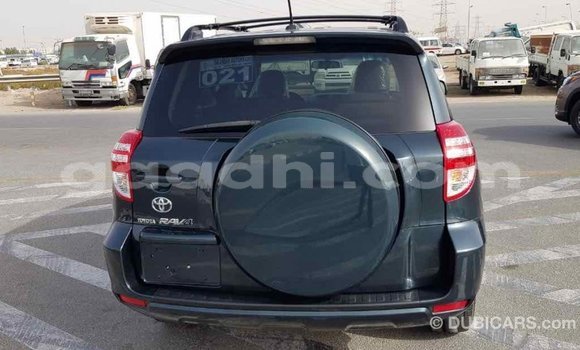 اشتري Imported Toyota RAV4 أخضر سيارة في Import - Dubai في الصومال اشتري Imported Toyota RAV4 أخضر سيارة في Import - Dubai في الصومال