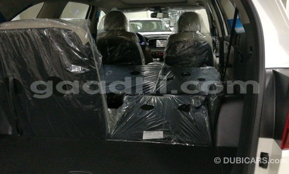 Acheter Import Voiture Kia Sorento Blanc à Import - Dubai, Somalie Acheter Import Voiture Kia Sorento Blanc à Import - Dubai, Somalie