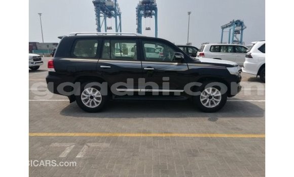Nunua Imported Toyota Land Cruiser Nyeusi Gari ndani ya Import - Dubai nchini Somalia Nunua Imported Toyota Land Cruiser Nyeusi Gari ndani ya Import - Dubai nchini Somalia