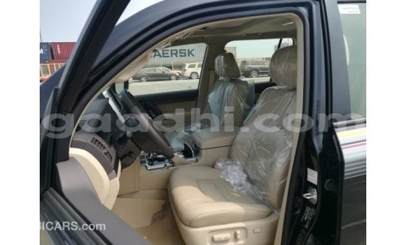 Nunua Imported Toyota Land Cruiser Nyeusi Gari ndani ya Import - Dubai nchini Somalia Nunua Imported Toyota Land Cruiser Nyeusi Gari ndani ya Import - Dubai nchini Somalia