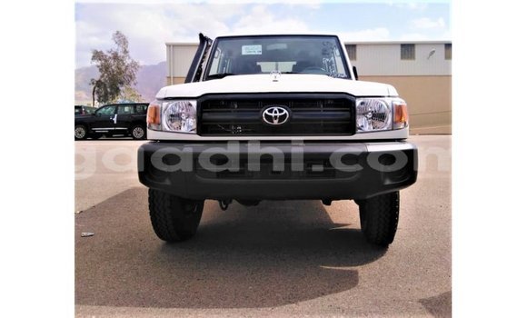 Buy Import Toyota Land Cruiser White Car in Import - Dubai in Somalia