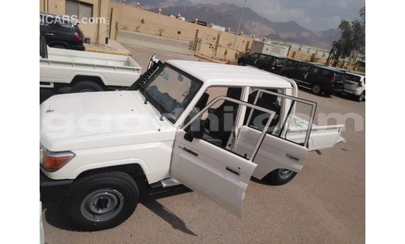 ይግዙ Imported Toyota Land Cruiser ነጭ መኪና በ Import - Dubai በ ሶማሊያ ይግዙ Imported Toyota Land Cruiser ነጭ መኪና በ Import - Dubai በ ሶማሊያ