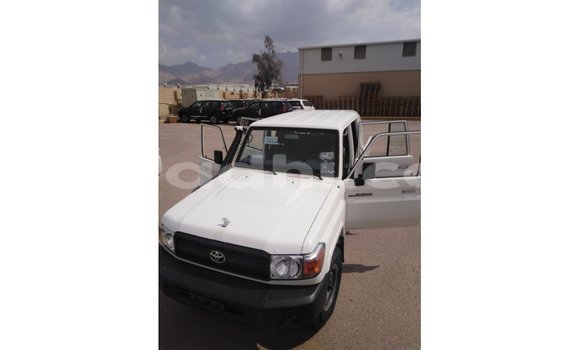 ይግዙ Imported Toyota Land Cruiser ነጭ መኪና በ Import - Dubai በ ሶማሊያ ይግዙ Imported Toyota Land Cruiser ነጭ መኪና በ Import - Dubai በ ሶማሊያ