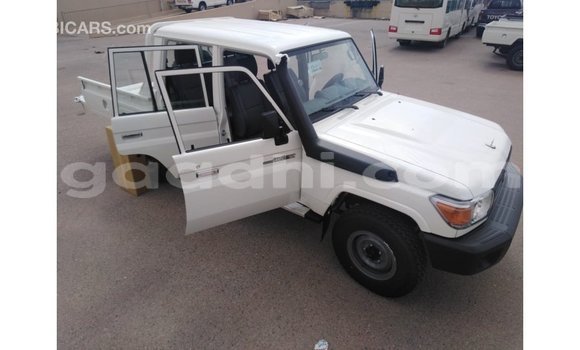 ይግዙ Imported Toyota Land Cruiser ነጭ መኪና በ Import - Dubai በ ሶማሊያ ይግዙ Imported Toyota Land Cruiser ነጭ መኪና በ Import - Dubai በ ሶማሊያ