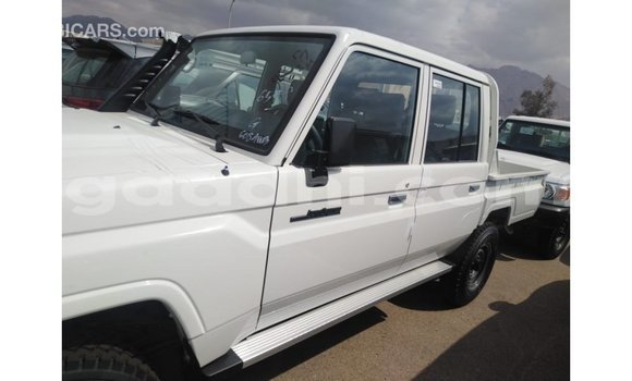 Nunua Imported Toyota Land Cruiser Nyeupe Gari ndani ya Import - Dubai nchini Somalia Nunua Imported Toyota Land Cruiser Nyeupe Gari ndani ya Import - Dubai nchini Somalia