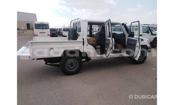 Nunua Imported Toyota Land Cruiser Nyeupe Gari ndani ya Import - Dubai nchini Somalia Nunua Imported Toyota Land Cruiser Nyeupe Gari ndani ya Import - Dubai nchini Somalia