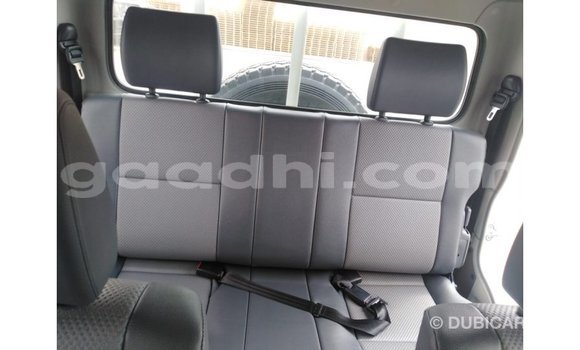 Nunua Imported Toyota Land Cruiser Nyeupe Gari ndani ya Import - Dubai nchini Somalia Nunua Imported Toyota Land Cruiser Nyeupe Gari ndani ya Import - Dubai nchini Somalia