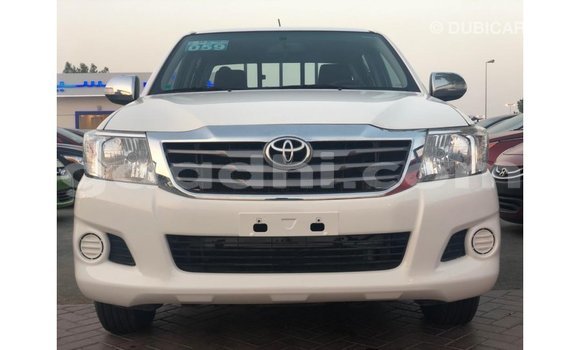 Acheter Import Voiture Toyota Hilux Blanc à Import - Dubai, Somalie Acheter Import Voiture Toyota Hilux Blanc à Import - Dubai, Somalie