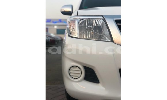 Acheter Import Voiture Toyota Hilux Blanc à Import - Dubai, Somalie Acheter Import Voiture Toyota Hilux Blanc à Import - Dubai, Somalie