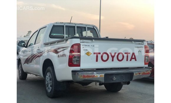 Acheter Import Voiture Toyota Hilux Blanc à Import - Dubai, Somalie Acheter Import Voiture Toyota Hilux Blanc à Import - Dubai, Somalie