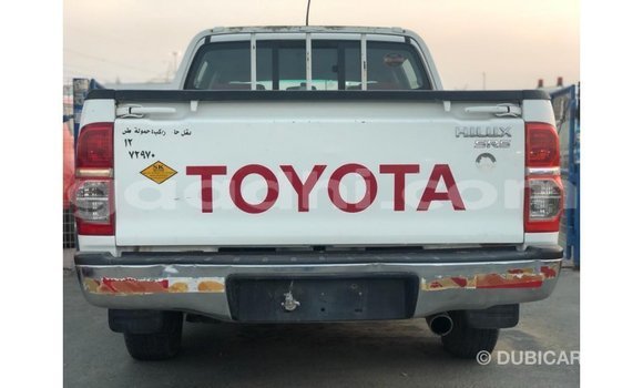 Acheter Import Voiture Toyota Hilux Blanc à Import - Dubai, Somalie Acheter Import Voiture Toyota Hilux Blanc à Import - Dubai, Somalie