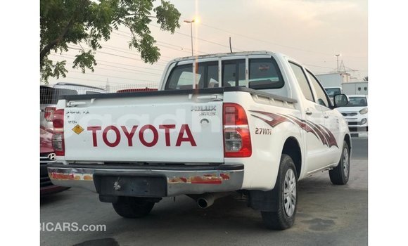 Acheter Import Voiture Toyota Hilux Blanc à Import - Dubai, Somalie Acheter Import Voiture Toyota Hilux Blanc à Import - Dubai, Somalie