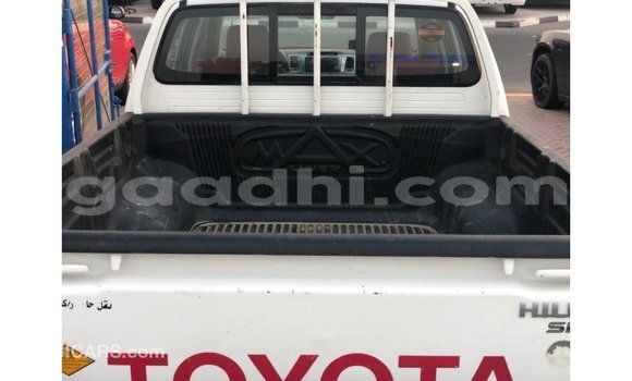 Acheter Import Voiture Toyota Hilux Blanc à Import - Dubai, Somalie Acheter Import Voiture Toyota Hilux Blanc à Import - Dubai, Somalie