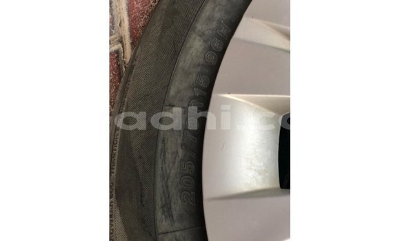 Acheter Import Voiture Toyota Hilux Blanc à Import - Dubai, Somalie Acheter Import Voiture Toyota Hilux Blanc à Import - Dubai, Somalie