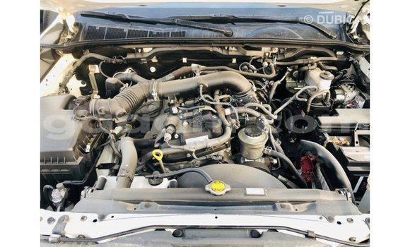 Acheter Import Voiture Toyota Hilux Blanc à Import - Dubai, Somalie Acheter Import Voiture Toyota Hilux Blanc à Import - Dubai, Somalie