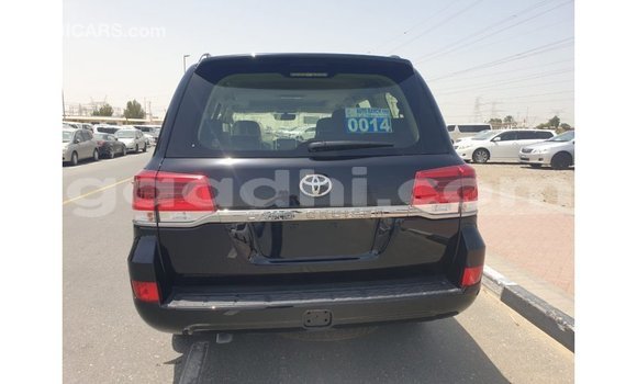 ይግዙ Imported Toyota Land Cruiser ጥቁር መኪና በ Import - Dubai በ ሶማሊያ ይግዙ Imported Toyota Land Cruiser ጥቁር መኪና በ Import - Dubai በ ሶማሊያ