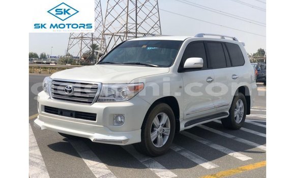 Buy Import Toyota Land Cruiser White Car in Import - Dubai in Somalia