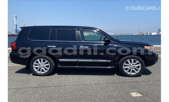 Nunua Imported Toyota Land Cruiser Nyeusi Gari ndani ya Import - Dubai nchini Somalia Nunua Imported Toyota Land Cruiser Nyeusi Gari ndani ya Import - Dubai nchini Somalia