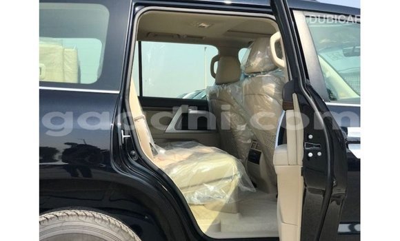 Nunua Imported Toyota Land Cruiser Nyeusi Gari ndani ya Import - Dubai nchini Somalia Nunua Imported Toyota Land Cruiser Nyeusi Gari ndani ya Import - Dubai nchini Somalia