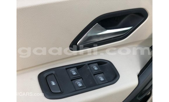 اشتري Imported Renault Duster اللون البيج سيارة في Import - Dubai في الصومال اشتري Imported Renault Duster اللون البيج سيارة في Import - Dubai في الصومال