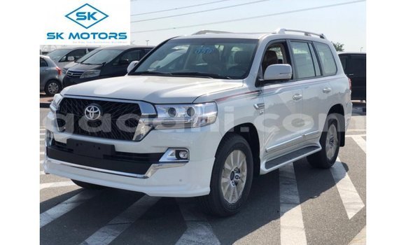 Buy Import Toyota Land Cruiser White Car in Import - Dubai in Somalia