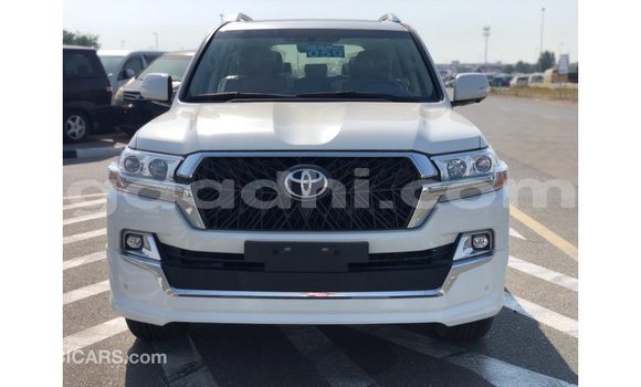 Nunua Imported Toyota Land Cruiser Nyeupe Gari ndani ya Import - Dubai nchini Somalia Nunua Imported Toyota Land Cruiser Nyeupe Gari ndani ya Import - Dubai nchini Somalia