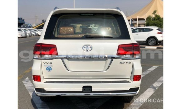 Nunua Imported Toyota Land Cruiser Nyeupe Gari ndani ya Import - Dubai nchini Somalia Nunua Imported Toyota Land Cruiser Nyeupe Gari ndani ya Import - Dubai nchini Somalia