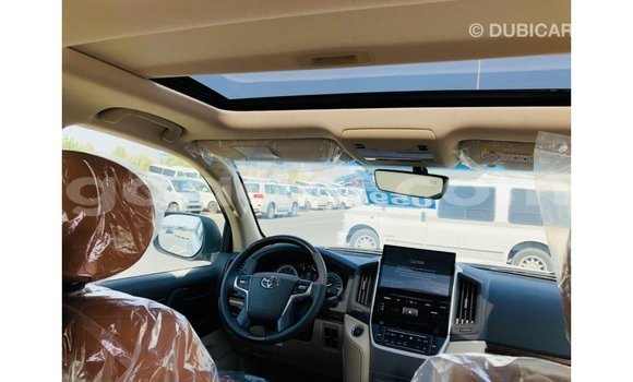 Nunua Imported Toyota Land Cruiser Nyeupe Gari ndani ya Import - Dubai nchini Somalia Nunua Imported Toyota Land Cruiser Nyeupe Gari ndani ya Import - Dubai nchini Somalia