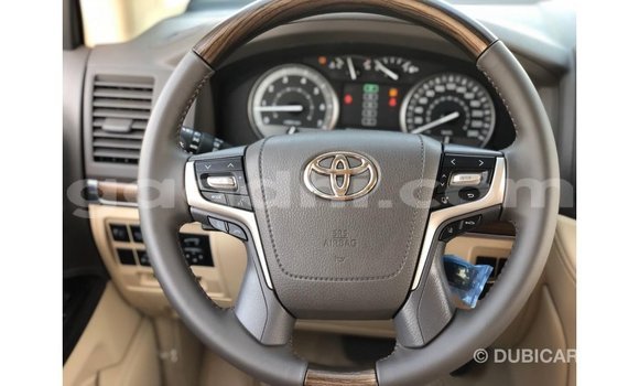 Nunua Imported Toyota Land Cruiser Nyeupe Gari ndani ya Import - Dubai nchini Somalia Nunua Imported Toyota Land Cruiser Nyeupe Gari ndani ya Import - Dubai nchini Somalia